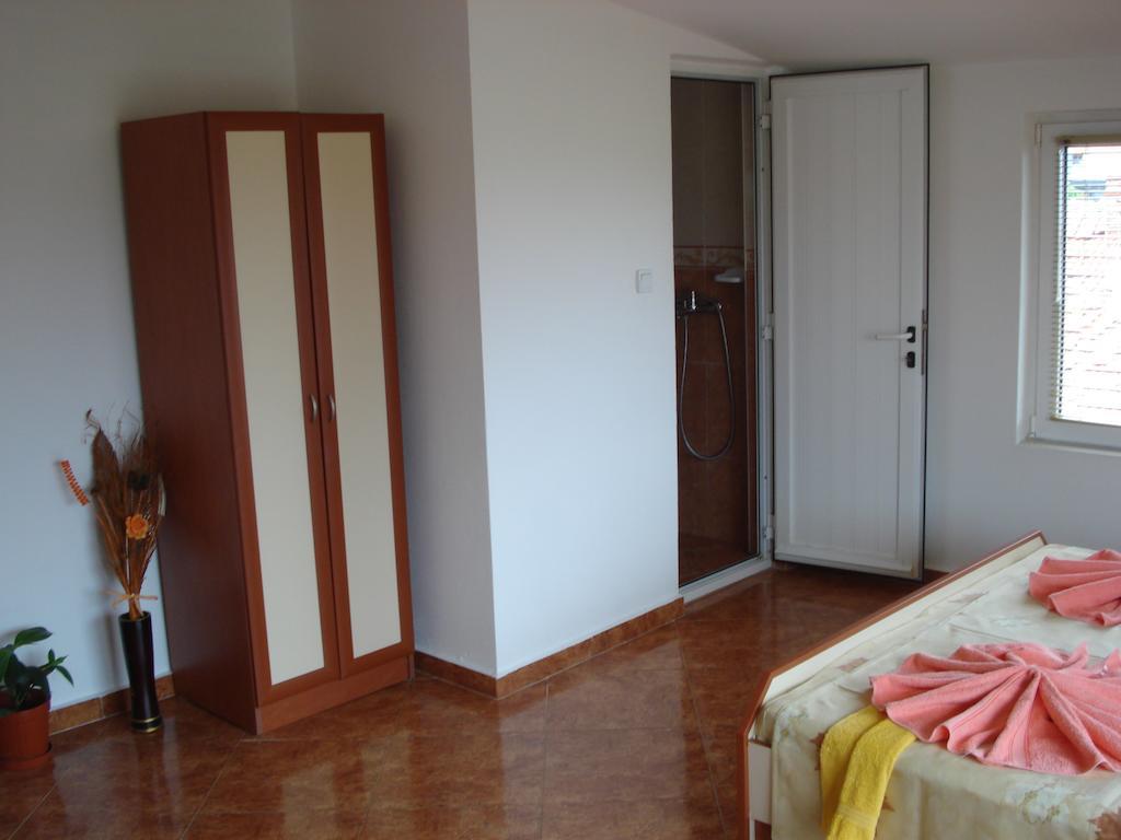 Moni 85 Family House Hotel Sozopol Cameră foto